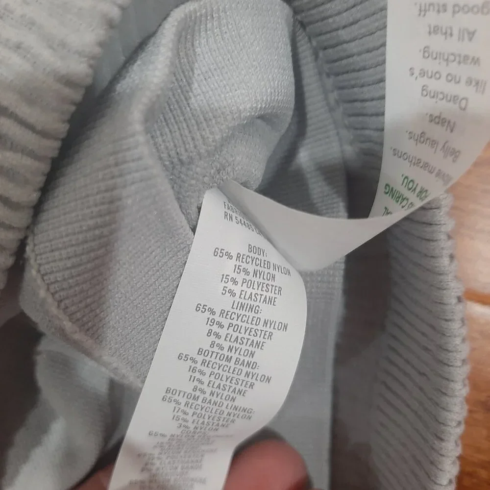 Aerie light grey minimalist ribbed halter sports bra crop top - Picture 2 of 13